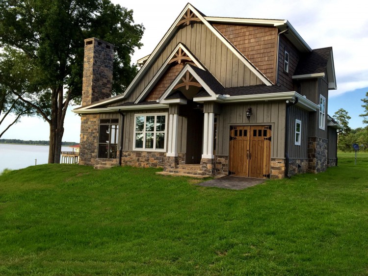 craftsman-rustic-2-story-lake-cottage