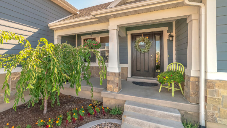 craftsman home exterior with covered front porch